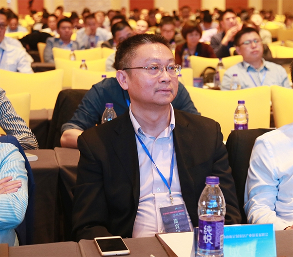 耀东华用科技照亮未来，红棉花因智能而绽放！