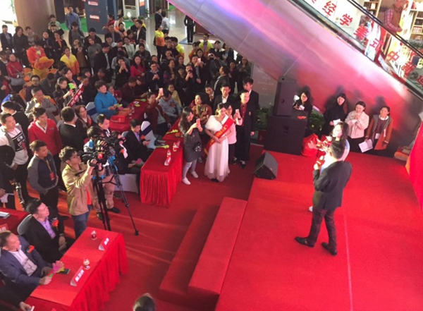 平安之夜，德维尔陪你开“启”平安之家！