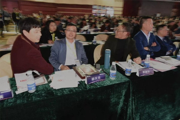 2017全国工商联家具装饰业商会年会东莞举行,木斯特获“中国家居业质量品牌5A示范企业”等多项殊荣 2017全国工商联家具装饰业商会年会东莞举行,木斯特获“中国家居业质量品牌5A示范企业”等多项殊荣