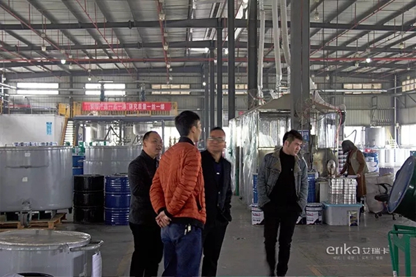 向环保致敬,艾瑞卡家居“油改水”全面采用水性漆涂装 向环保致敬,艾瑞卡家居“油改水”全面采用水性漆涂装