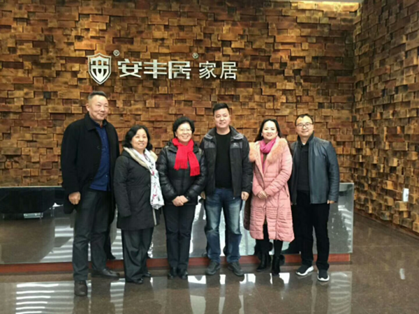 求真！鉴源！“木都小镇”创品牌，防伪神码来护航——热烈祝贺南浔装饰线条协会与中国建筑材料流通协会产品防伪溯源委员会签署战略合作