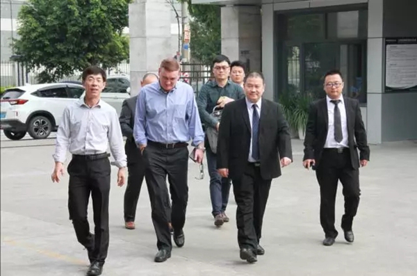 德国诺托弗朗克集团董事长马丁•麦尔腾斯一行莅临欧迪克家居集团参观交流并签署战略合作协议