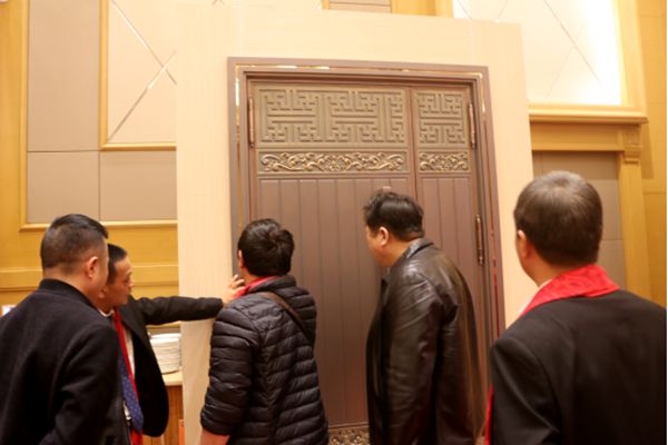 皇家护卫豪宅别墅门财富高峰论坛暨新品发布会盛大召开