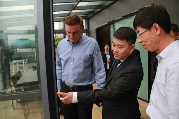 德国诺托弗朗克集团董事长马丁•麦尔腾斯一行莅临欧迪克家居集团参观交流并签署战略合作协议