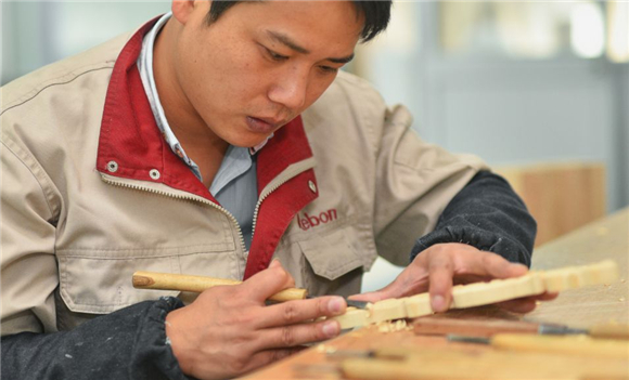 精雕细琢,成就丽博实木产品的有口皆碑 精雕细琢,成就丽博实木产品的有口皆碑