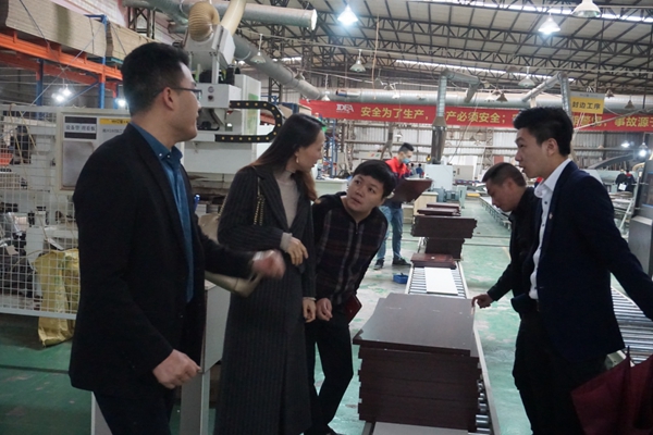 东莞市定制家居协会领导莅临艾娅家居参观与交流！