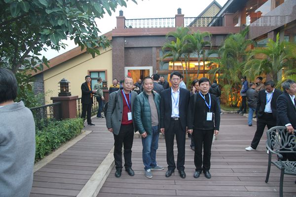 重庆木门“小分队”参加第三届世界橡胶木产业发展高峰论坛