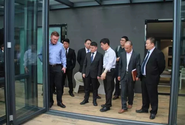 德国诺托弗朗克集团董事长马丁•麦尔腾斯一行莅临欧迪克家居集团参观交流并签署战略合作协议