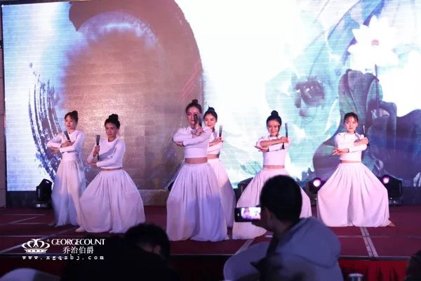 开启“乔治伯爵+”模式,乔治伯爵木门首届财富峰会圆满落幕 开启“乔治伯爵+”模式,乔治伯爵木门首届财富峰会圆满落幕