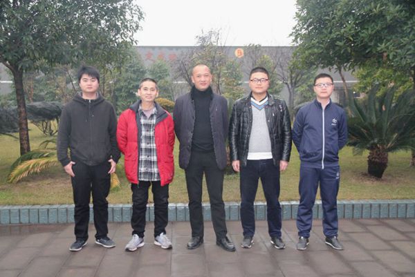 重庆智能机械企业和软件企业考察重庆佳禾豪格和九凤木门