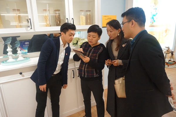 东莞市定制家居协会领导莅临艾娅家居参观与交流！