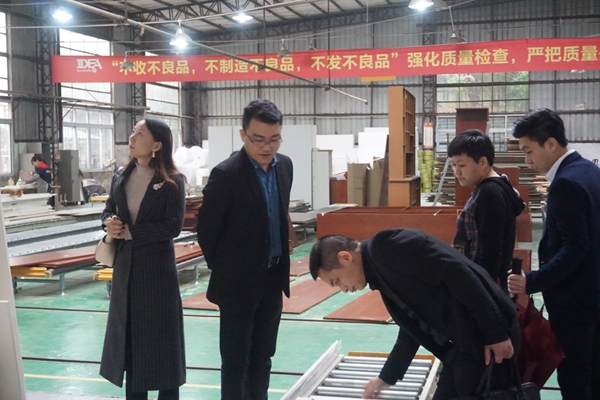 东莞市定制家居协会领导莅临艾娅家居参观与交流！