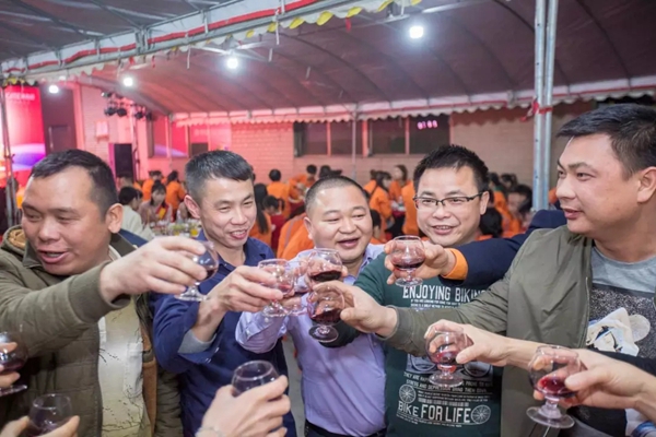 感恩有您,同心同行|告别2017,2018奥斯特全新启航 感恩有您,同心同行|告别2017,2018奥斯特全新启航