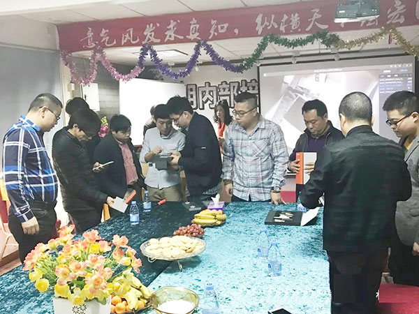 意大利高端五金品牌萨郦奇及广东木门技术联盟团队莅临唐朝参观指导