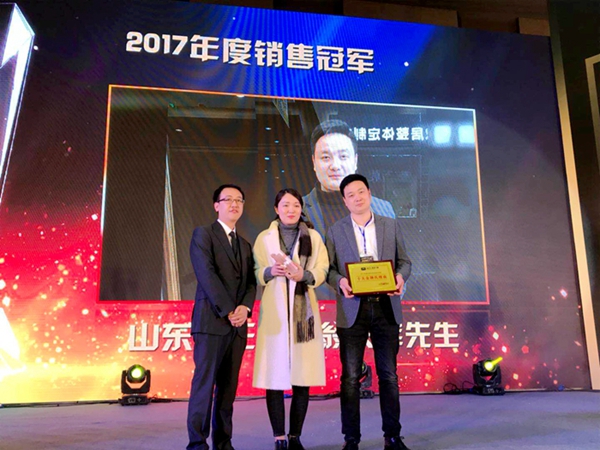 “不忘初心•创赢未来”2018亚材门窗战略合作峰会盛典隆重召开