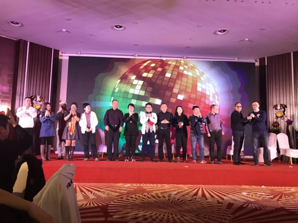 丝吉利娅年会 | 为我们的2018疯狂打CALL吧! 丝吉利娅年会 | 为我们的2018疯狂打CALL吧!