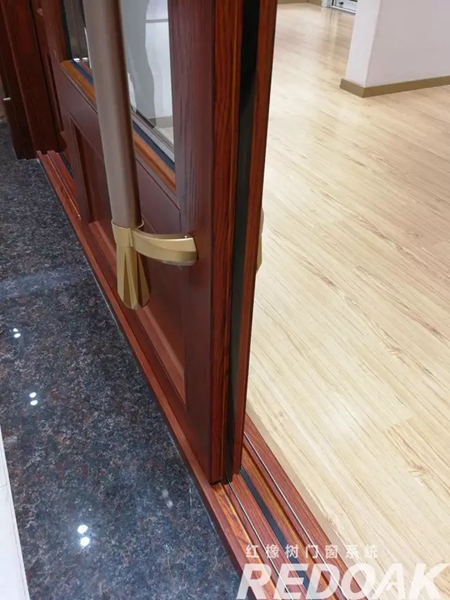 红橡树高端净音门窗：190铝木复合推拉门，有效降噪31.4db
