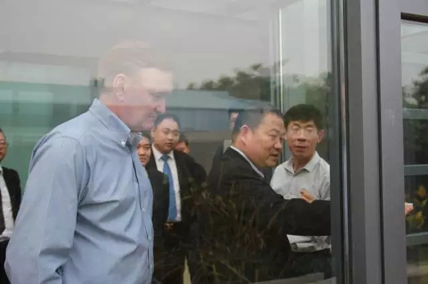德国诺托弗朗克集团董事长马丁•麦尔腾斯一行莅临欧迪克家居集团参观交流并签署战略合作协议