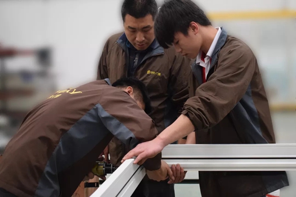 今天门窗生产负责人罗俊国：谈起高端门窗便想到今天