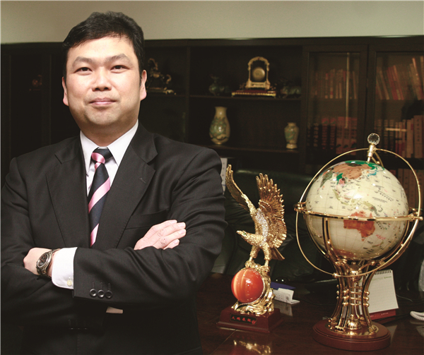 冠达星杨建明：简约家居美学就在“东西之间”