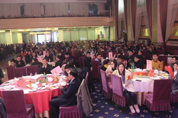 “砥砺奋进,德赢天下”艾臣安全门窗2018年会圆满落幕! “砥砺奋进,德赢天下”艾臣安全门窗2018年会圆满落幕!