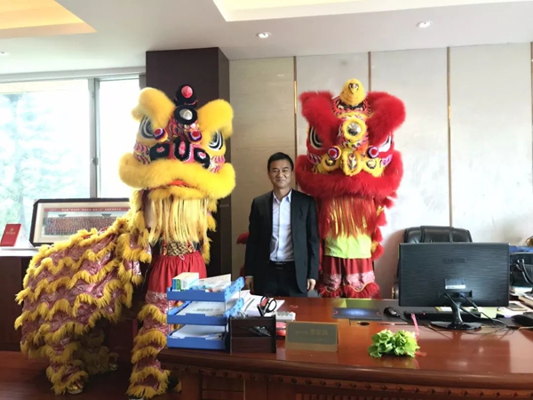 2018诗尼曼门窗开工大吉，瑞狮拜年！