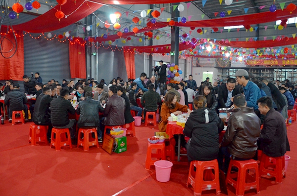 “感恩，用心前行—展望2018”德夫曼年会盛典暨年度颁奖典礼盛大举行