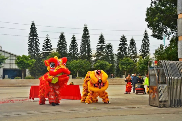2018诗尼曼门窗开工大吉，瑞狮拜年！