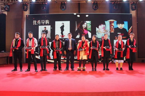 “品牌启航 制胜终端”美沃门窗第八届加盟伙伴年会完美收官! “品牌启航 制胜终端”美沃门窗第八届加盟伙伴年会完美收官!