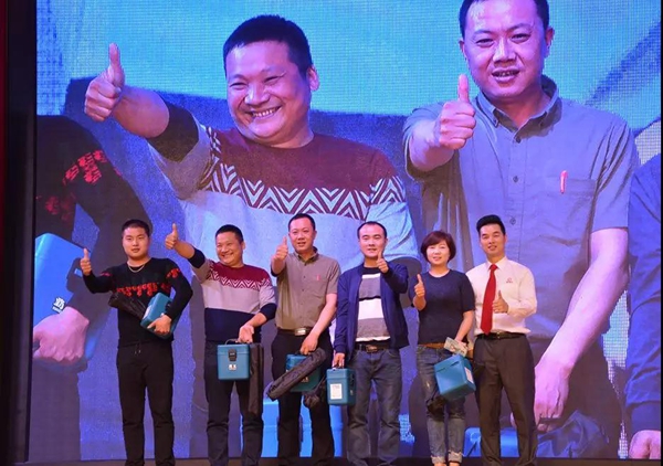 聚势奋进,共创新时代|亮阁门窗2018财富峰会圆满结束! 聚势奋进,共创新时代|亮阁门窗2018财富峰会圆满结束!
