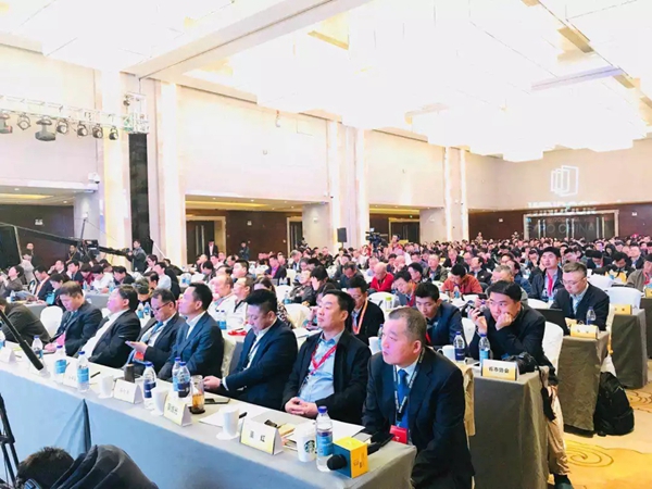 伟业铝材助力广州峰会,蝉联“建筑型材十大首选品牌”殊荣 伟业铝材助力广州峰会,蝉联“建筑型材十大首选品牌”殊荣