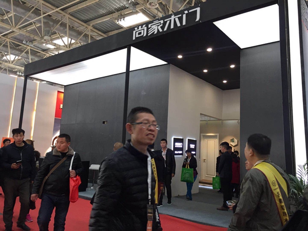 【2018中国门业展现场专访】尚家木门总经理周禄云:建起柔性加工生产线研发复合深雕工艺 【2018中国门业展现场专访】尚家木门总经理周禄云:建起柔性加工生产线研发复合深雕工艺