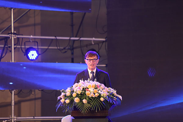 求新博远·同心共赢——2018风鸟集团全国经销商大会 求新博远·同心共赢——2018风鸟集团全国经销商大会