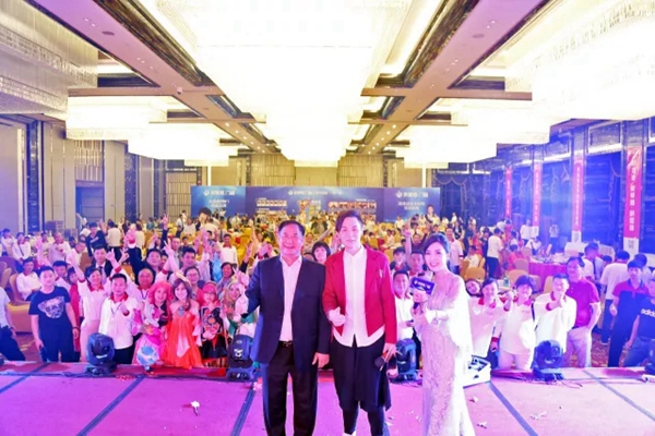 “新思维/新举措/新超越”帝奥斯·高端全屋定制门窗2018全国战略营销峰会取得了划时代的成功! “新思维/新举措/新超越”帝奥斯·高端全屋定制门窗2018全国战略营销峰会取得了划时代的成功!