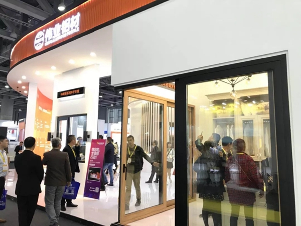 展会直击｜伟业铝材“盛装”出席第24届铝门窗新品博览会，铝应用产品好评如潮