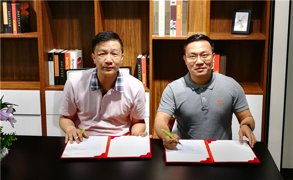 广东省门业协会木门整木定制专委会与百隆五金达成战略合作 广东省门业协会木门整木定制专委会与百隆五金达成战略合作