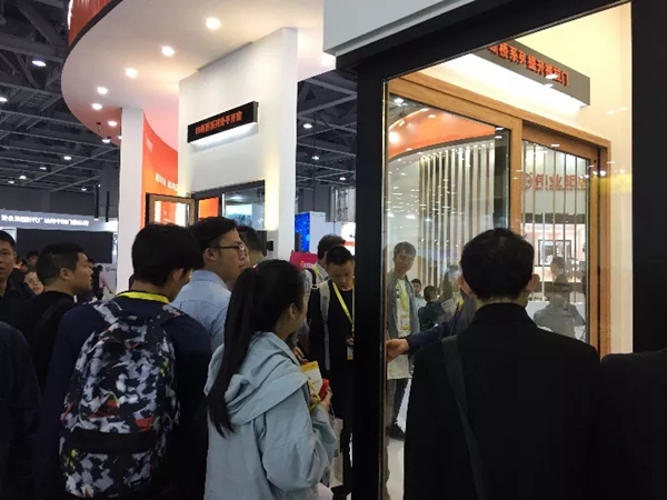 展会直击｜伟业铝材“盛装”出席第24届铝门窗新品博览会，铝应用产品好评如潮