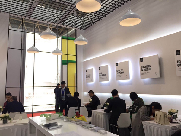 【2018中国门业展现场专访】尚家木门总经理周禄云:建起柔性加工生产线研发复合深雕工艺 【2018中国门业展现场专访】尚家木门总经理周禄云:建起柔性加工生产线研发复合深雕工艺