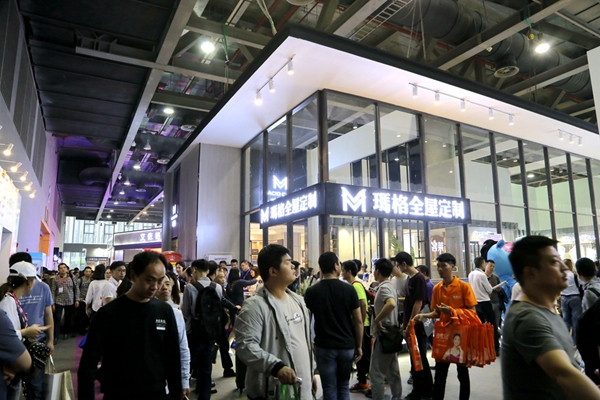 【首日盛况】玛格美爆广州定制家居展 演绎现代简约的极致美学