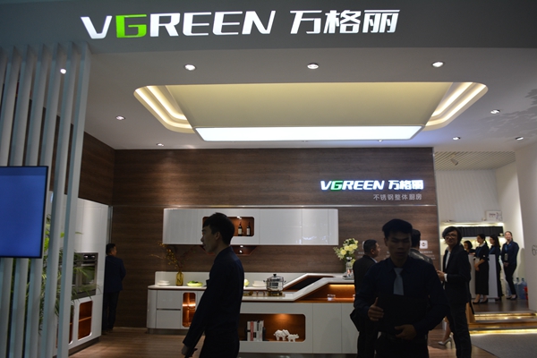 万格丽马文瑞：多快好省，用不锈钢厨柜引爆定制家居展