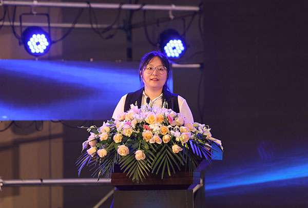 求新博远·同心共赢——2018风鸟集团全国经销商大会 求新博远·同心共赢——2018风鸟集团全国经销商大会