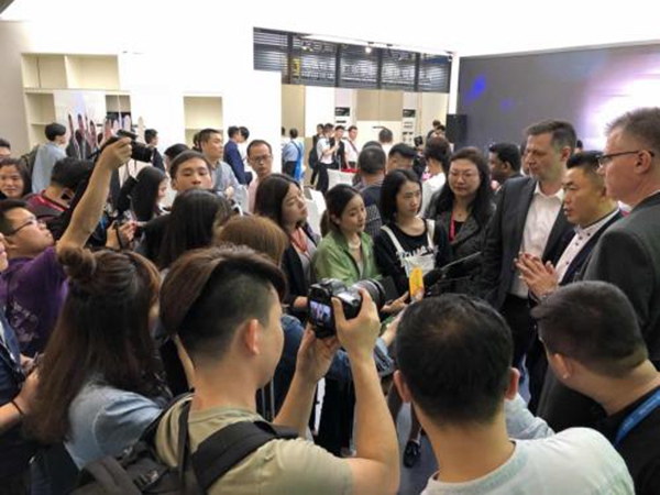 德国来人!欧派克德国基地全球战略首发仪式隆重举行 德国来人!欧派克德国基地全球战略首发仪式隆重举行