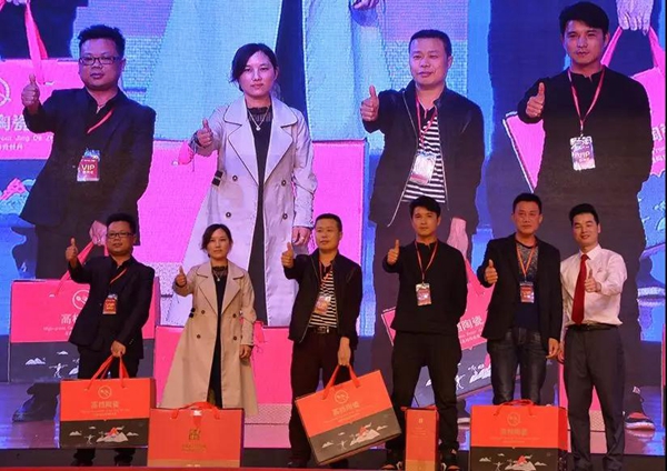 聚势奋进,共创新时代|亮阁门窗2018财富峰会圆满结束! 聚势奋进,共创新时代|亮阁门窗2018财富峰会圆满结束!