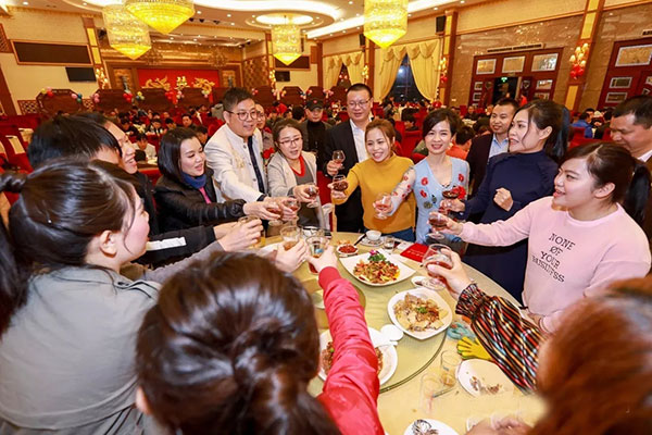 不忘初心，圆梦唐朝！唐式木业春茗晚会暨2017表彰大会完满成功！