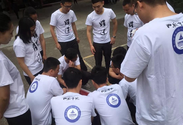 百利玛门窗“蓄势腾飞·勇攀高峰”精英拓展活动取得圆满成功 百利玛门窗“蓄势腾飞·勇攀高峰”精英拓展活动取得圆满成功