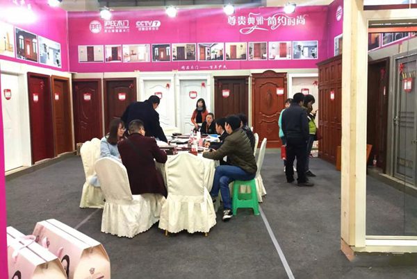 尹氏木门参展2018重庆华夏家博会 尹氏木门参展2018重庆华夏家博会