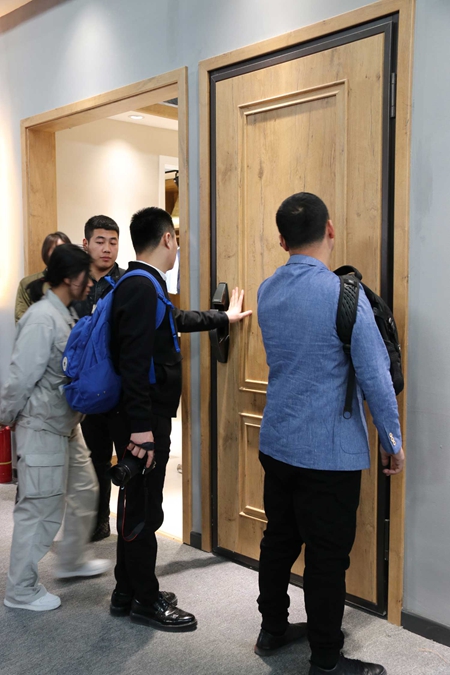 引领生态品质升级霍尔茨木门首发居室配套阻燃门 引领生态品质升级霍尔茨木门首发居室配套阻燃门