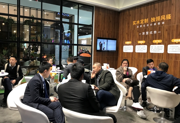 【首日盛况】建博会上的家居盛宴玛格凭颜值惊艳上海滩 【首日盛况】建博会上的家居盛宴玛格凭颜值惊艳上海滩