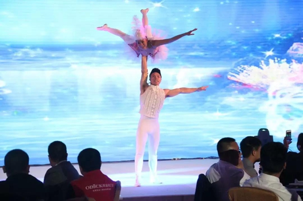 “聚焦团队,赢战未来”欧迪克家居集团2018年度全国经销商大会暨总裁营造培训会璀璨落幕 “聚焦团队,赢战未来”欧迪克家居集团2018年度全国经销商大会暨总裁营造培训会璀璨落幕