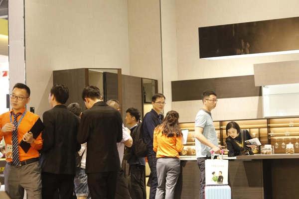 伊恋全屋定制再展王者风范，新品燃爆2018广州定制家居展